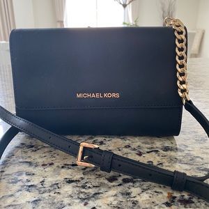 MICHAEL KORS
Saffiano Leather 3-in-1 Crossbody
